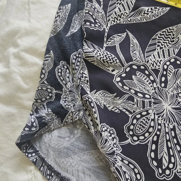 LOFT Petites MP Floral Blouse Black White Lightweight Short Sleeve V-Neck - Picture 11 of 14